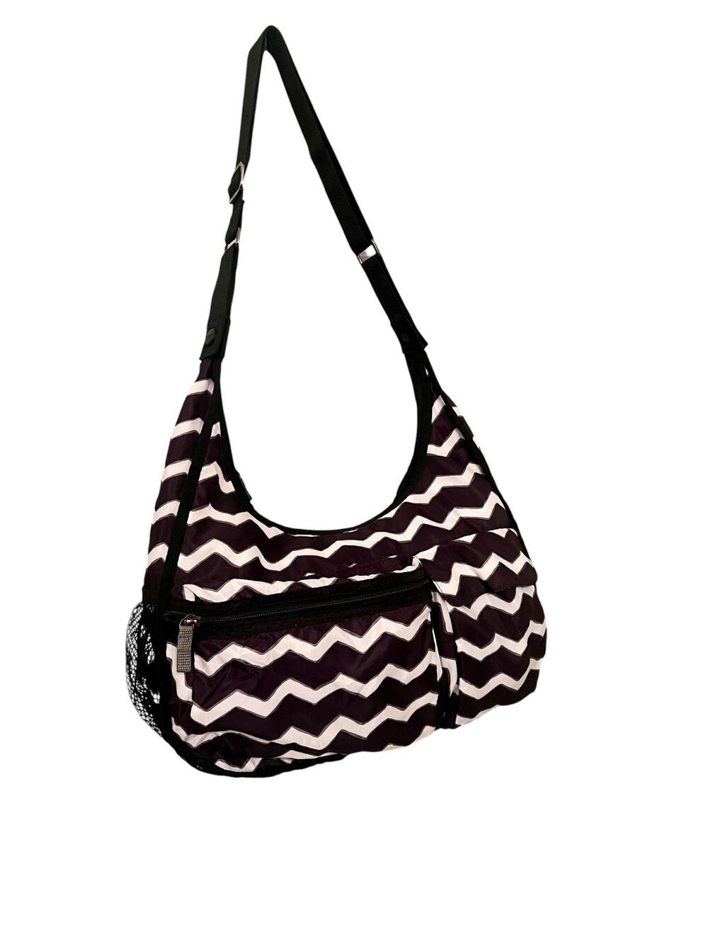 Thiry-One Explorista Black White Chevron Travel Crossbody Multi-Pocket Nylon Bag - Picture 1 of 9